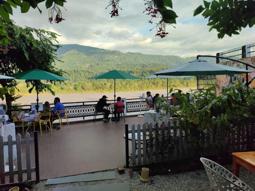 Cafes in rishikesh with liquor