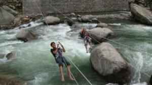 river crossing manali